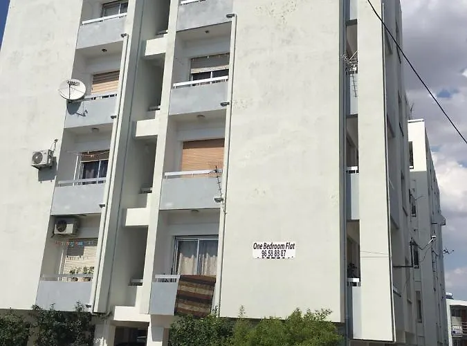 Youthfull Escape In アパート