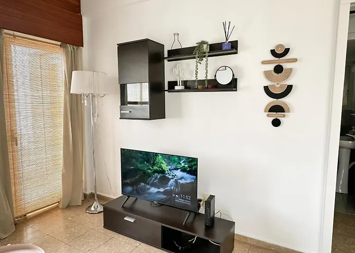 Youthfull Escape In アパート