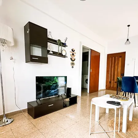 Youthfull Escape In Appartement *